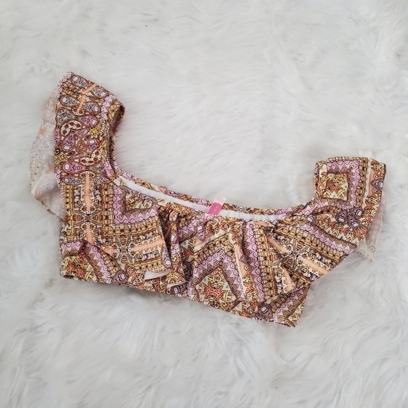 Victoria's Secret Ruffle multicolor bikini top. Size Medium. Good preowned condi - Picture 4 of 5